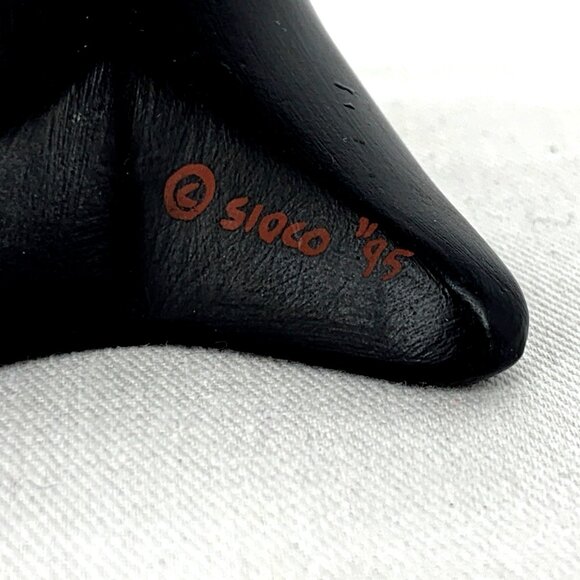 Pacific Northwest Native Whale Figurine Signed Siqco '95 Ceramic 4" Tall - Picture 6 of 6